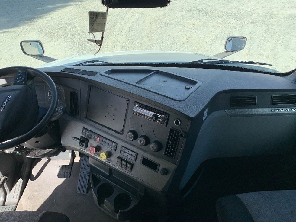 Sleeper Tractor-Heavy Duty Tractors-Freightliner-2021-T12664ST-Greensboro-NC-356,241\n\t\tmiles-$ 79,000 - Image 12