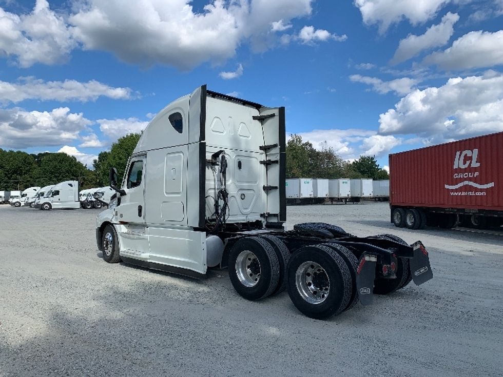 Sleeper Tractor-Heavy Duty Tractors-Freightliner-2021-T12664ST-Greensboro-NC-356,241\n\t\tmiles-$ 79,000 - Image 5