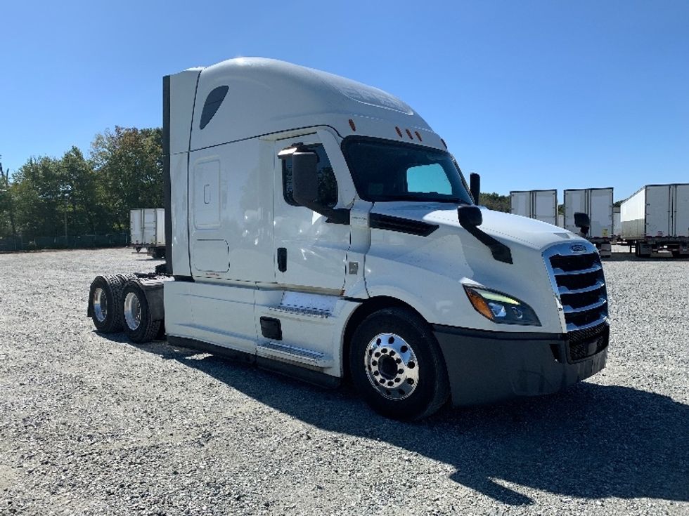 Sleeper Tractor-Heavy Duty Tractors-Freightliner-2021-T12664ST-Greensboro-NC-357,831\n\t\tmiles-$ 79,000 - Image 1