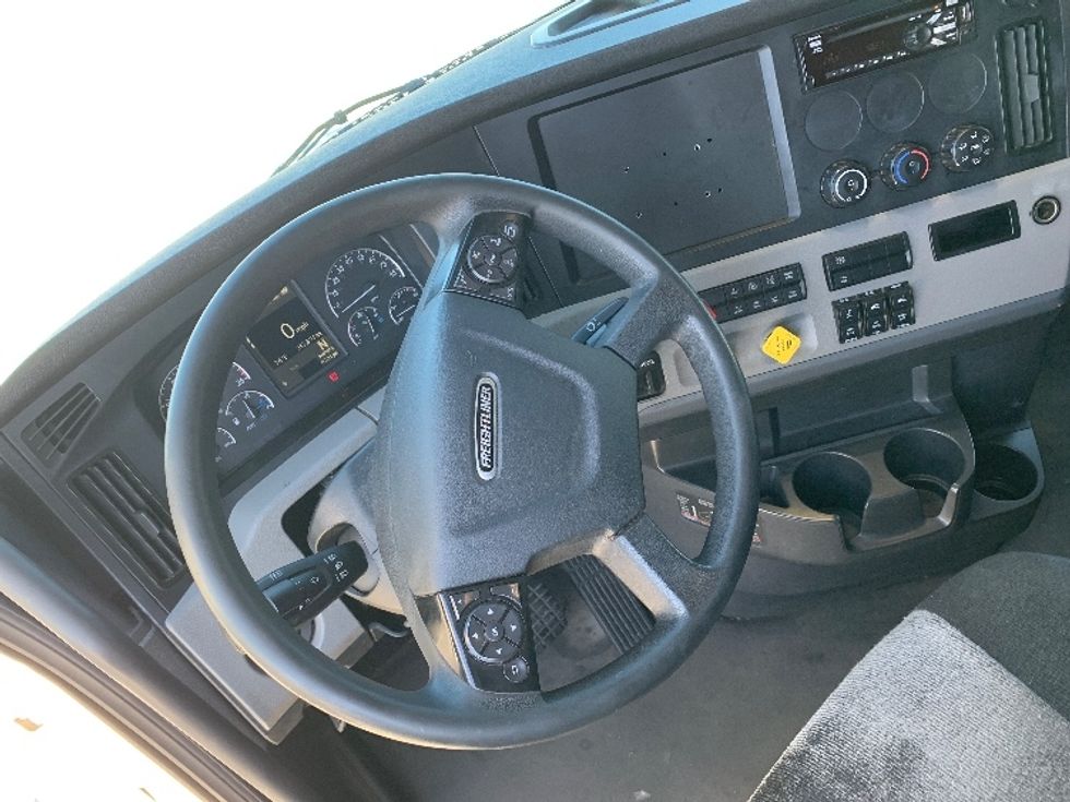 Sleeper Tractor-Heavy Duty Tractors-Freightliner-2021-T12664ST-Greensboro-NC-357,831\n\t\tmiles-$ 79,000 - Image 10