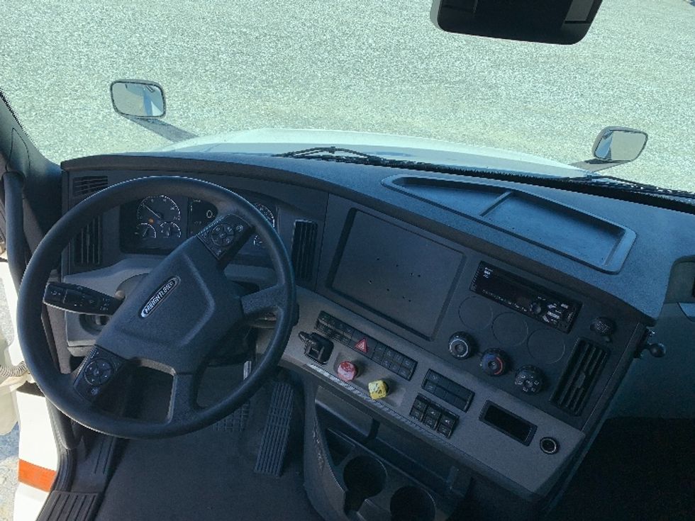 Sleeper Tractor-Heavy Duty Tractors-Freightliner-2021-T12664ST-Greensboro-NC-357,831\n\t\tmiles-$ 79,000 - Image 11