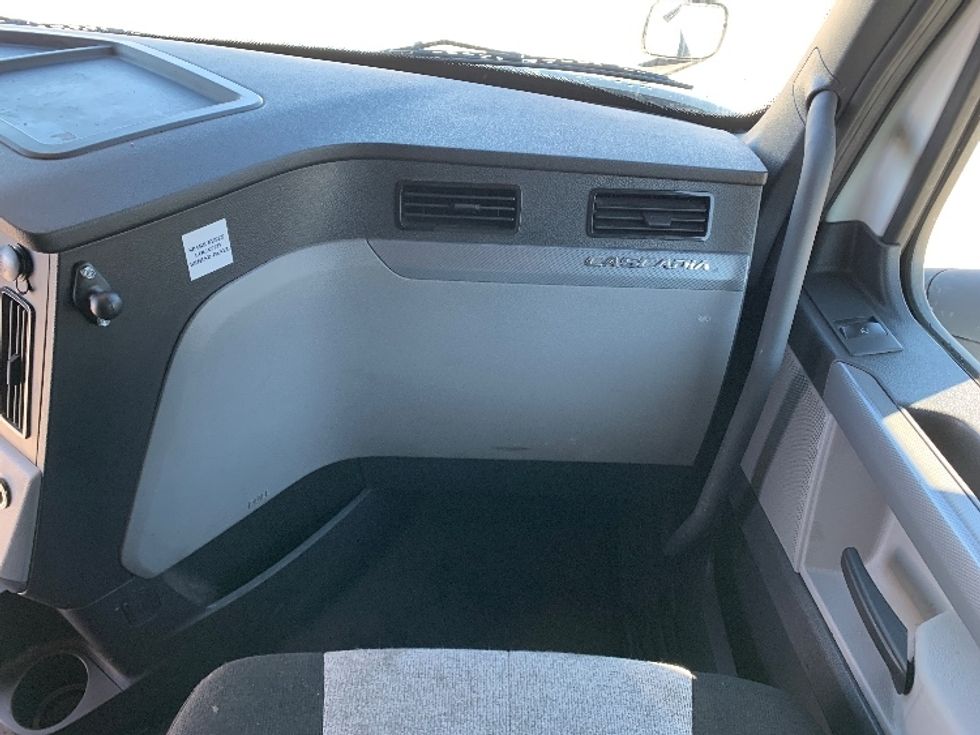 Sleeper Tractor-Heavy Duty Tractors-Freightliner-2021-T12664ST-Greensboro-NC-357,831\n\t\tmiles-$ 79,000 - Image 14