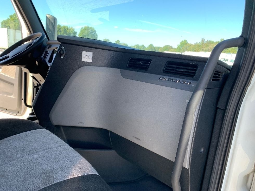 Sleeper Tractor-Heavy Duty Tractors-Freightliner-2021-T12664ST-Greensboro-NC-357,831\n\t\tmiles-$ 79,000 - Image 15