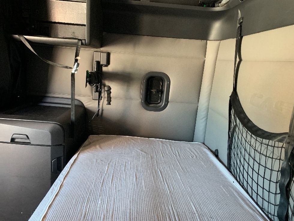 Sleeper Tractor-Heavy Duty Tractors-Freightliner-2021-T12664ST-Greensboro-NC-357,831\n\t\tmiles-$ 79,000 - Image 18