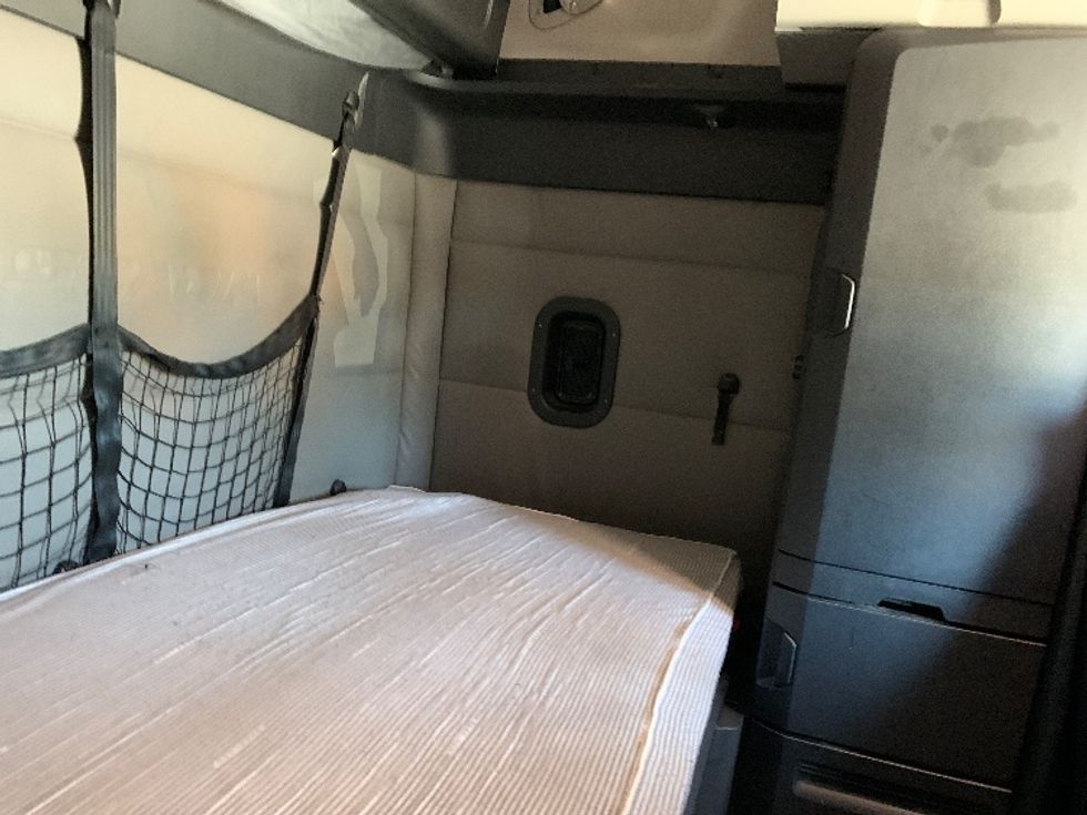 Sleeper Tractor-Heavy Duty Tractors-Freightliner-2021-T12664ST-Greensboro-NC-357,831\n\t\tmiles-$ 79,000 - Image 19