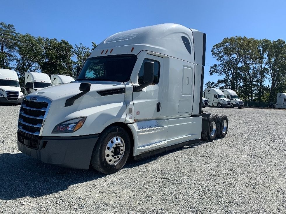 Sleeper Tractor-Heavy Duty Tractors-Freightliner-2021-T12664ST-Greensboro-NC-357,831\n\t\tmiles-$ 79,000 - Image 3