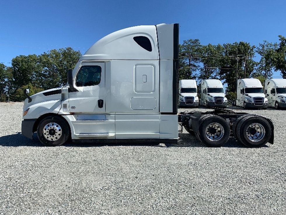 Sleeper Tractor-Heavy Duty Tractors-Freightliner-2021-T12664ST-Greensboro-NC-357,831\n\t\tmiles-$ 79,000 - Image 4