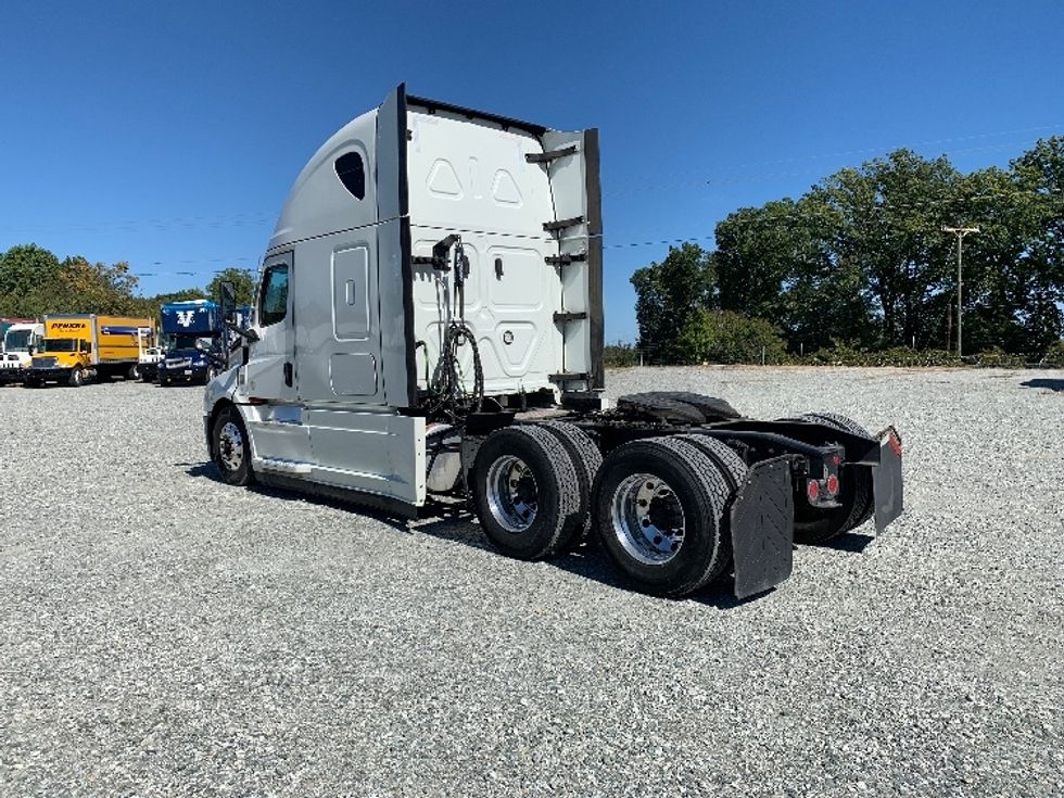 Sleeper Tractor-Heavy Duty Tractors-Freightliner-2021-T12664ST-Greensboro-NC-357,831\n\t\tmiles-$ 79,000 - Image 5