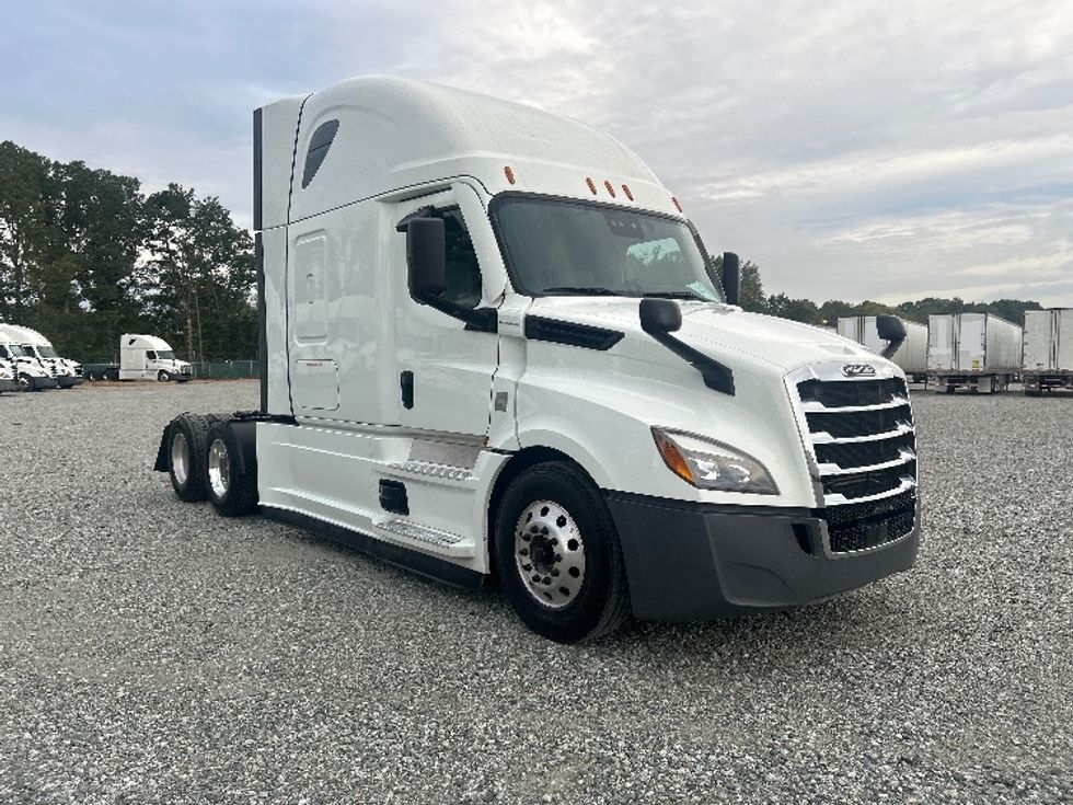 Sleeper Tractor-Heavy Duty Tractors-Freightliner-2021-T12664ST-Greensboro-NC-367,178\n\t\tmiles-$ 77,250 - Image 1