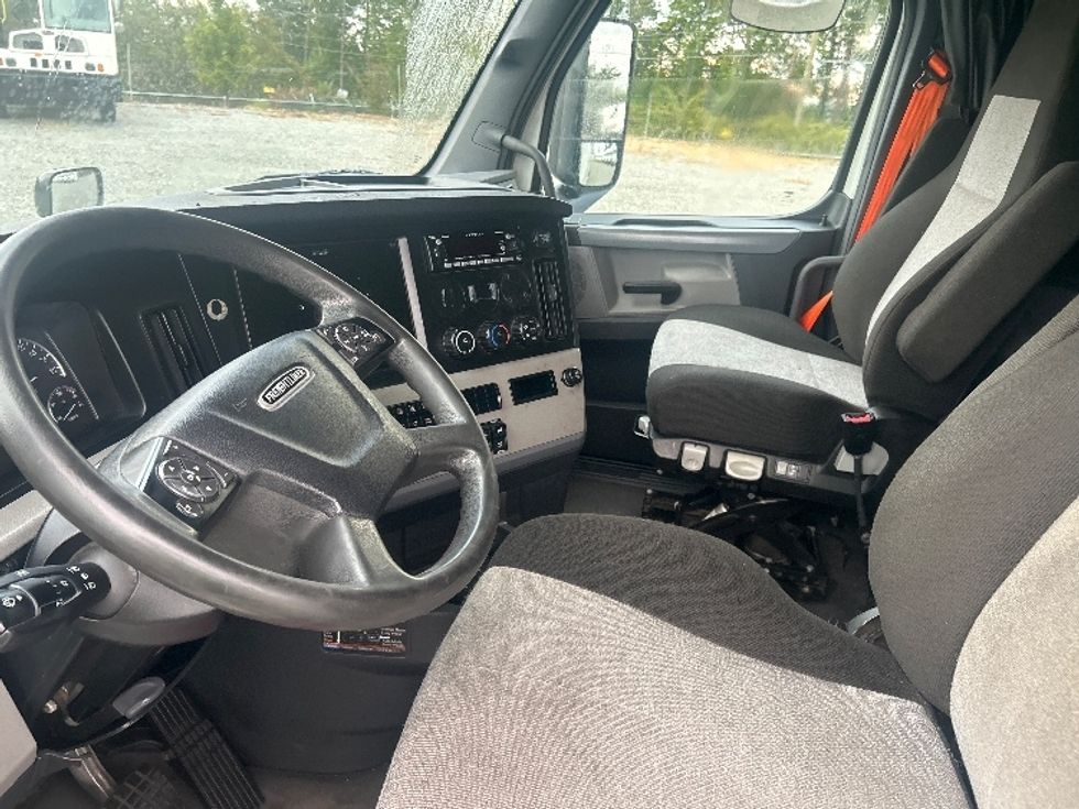 Sleeper Tractor-Heavy Duty Tractors-Freightliner-2021-T12664ST-Greensboro-NC-367,178\n\t\tmiles-$ 77,250 - Image 10