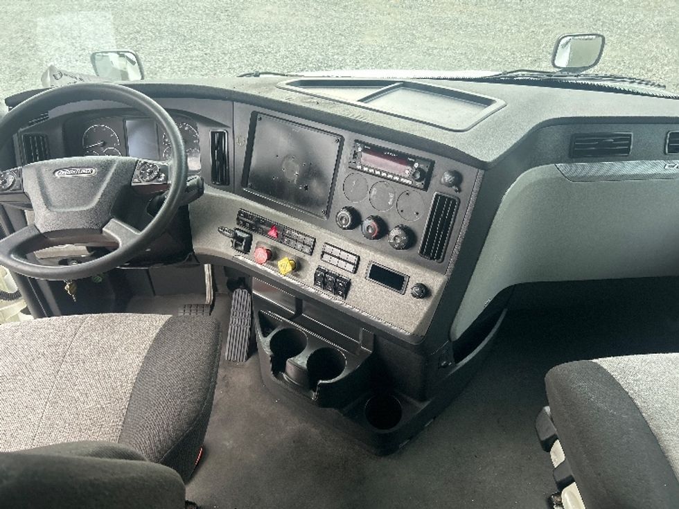 Sleeper Tractor-Heavy Duty Tractors-Freightliner-2021-T12664ST-Greensboro-NC-367,178\n\t\tmiles-$ 77,250 - Image 12