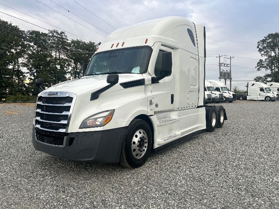 Sleeper Tractor-Heavy Duty Tractors-Freightliner-2021-T12664ST-Greensboro-NC-367,178\n\t\tmiles-$ 77,250 - Image 3