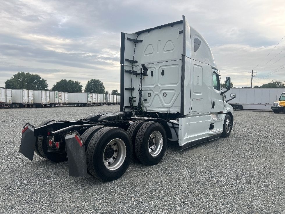 Sleeper Tractor-Heavy Duty Tractors-Freightliner-2021-T12664ST-Greensboro-NC-367,178\n\t\tmiles-$ 77,250 - Image 7