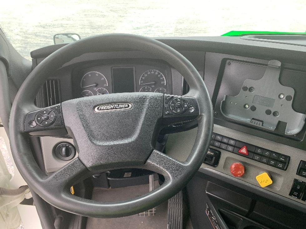 Sleeper Tractor-Heavy Duty Tractors-Freightliner-2021-T12664ST-Greensboro-NC-386,200\n\t\tmiles-$ 76,750 - Image 11