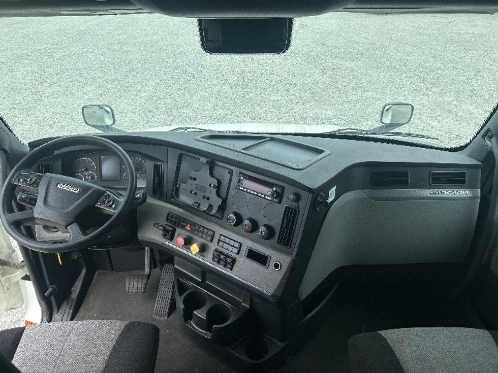 Sleeper Tractor-Heavy Duty Tractors-Freightliner-2021-T12664ST-Greensboro-NC-386,200\n\t\tmiles-$ 76,750 - Image 12