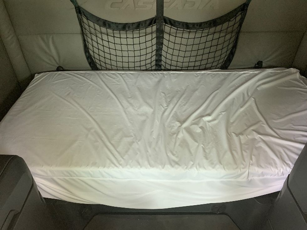 Sleeper Tractor-Heavy Duty Tractors-Freightliner-2021-T12664ST-Greensboro-NC-386,200\n\t\tmiles-$ 76,750 - Image 17