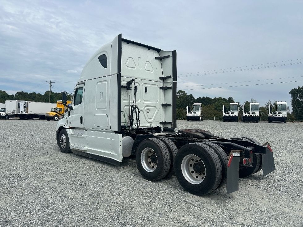 Sleeper Tractor-Heavy Duty Tractors-Freightliner-2021-T12664ST-Greensboro-NC-386,200\n\t\tmiles-$ 76,750 - Image 5