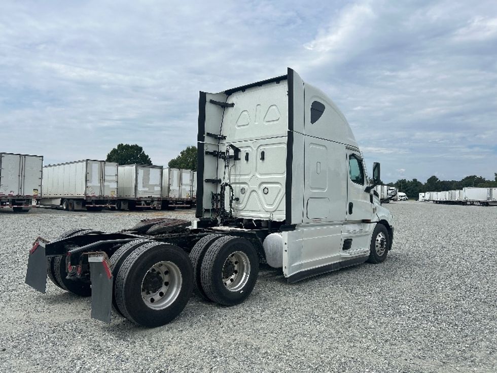 Sleeper Tractor-Heavy Duty Tractors-Freightliner-2021-T12664ST-Greensboro-NC-386,200\n\t\tmiles-$ 76,750 - Image 7