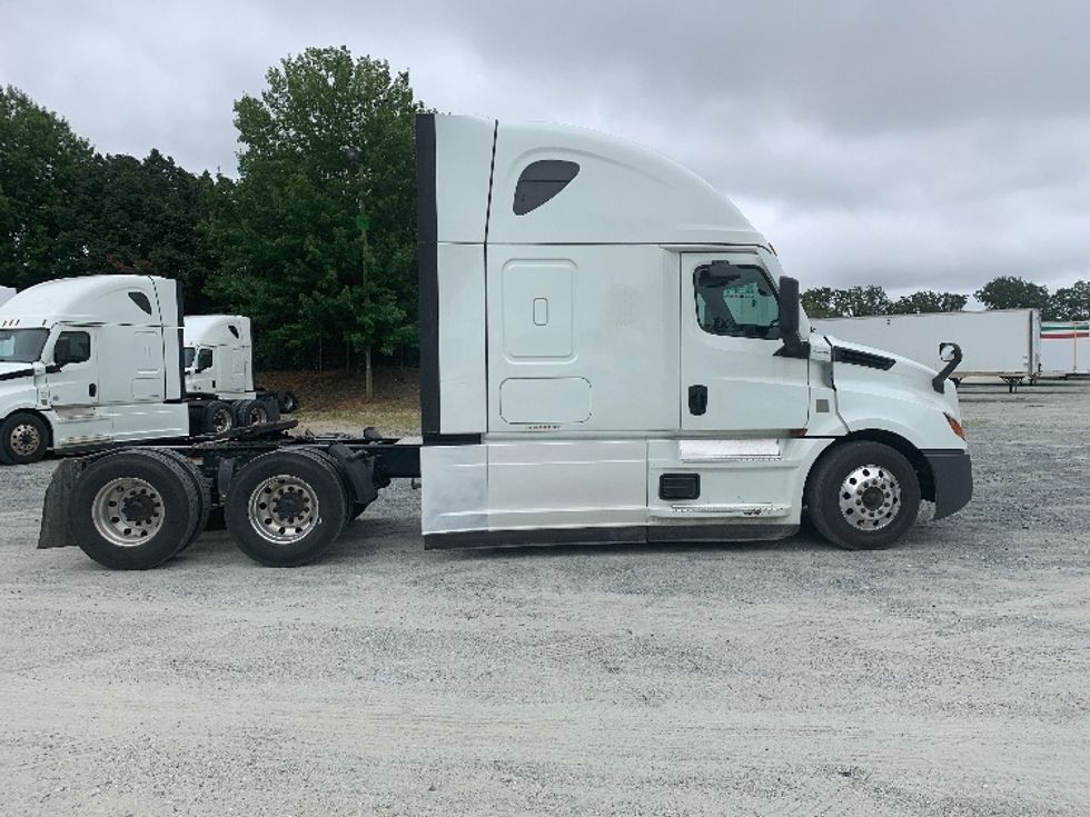 Sleeper Tractor-Heavy Duty Tractors-Freightliner-2021-T12664ST-Greensboro-NC-386,200\n\t\tmiles-$ 76,750 - Image 8