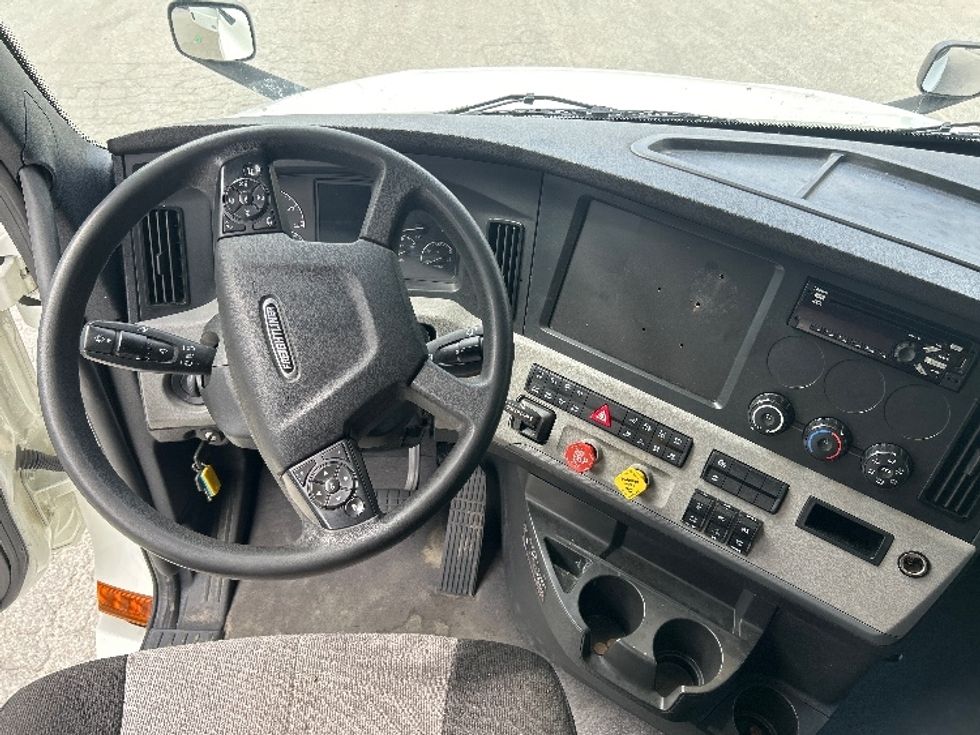 Sleeper Tractor-Heavy Duty Tractors-Freightliner-2021-T12664ST-Greensboro-NC-399,157\n\t\tmiles-$ 75,750 - Image 11