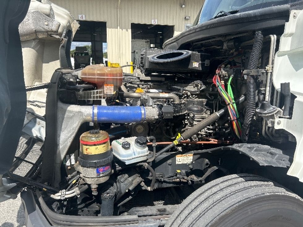 Sleeper Tractor-Heavy Duty Tractors-Freightliner-2021-T12664ST-Greensboro-NC-399,157\n\t\tmiles-$ 75,750 - Image 21