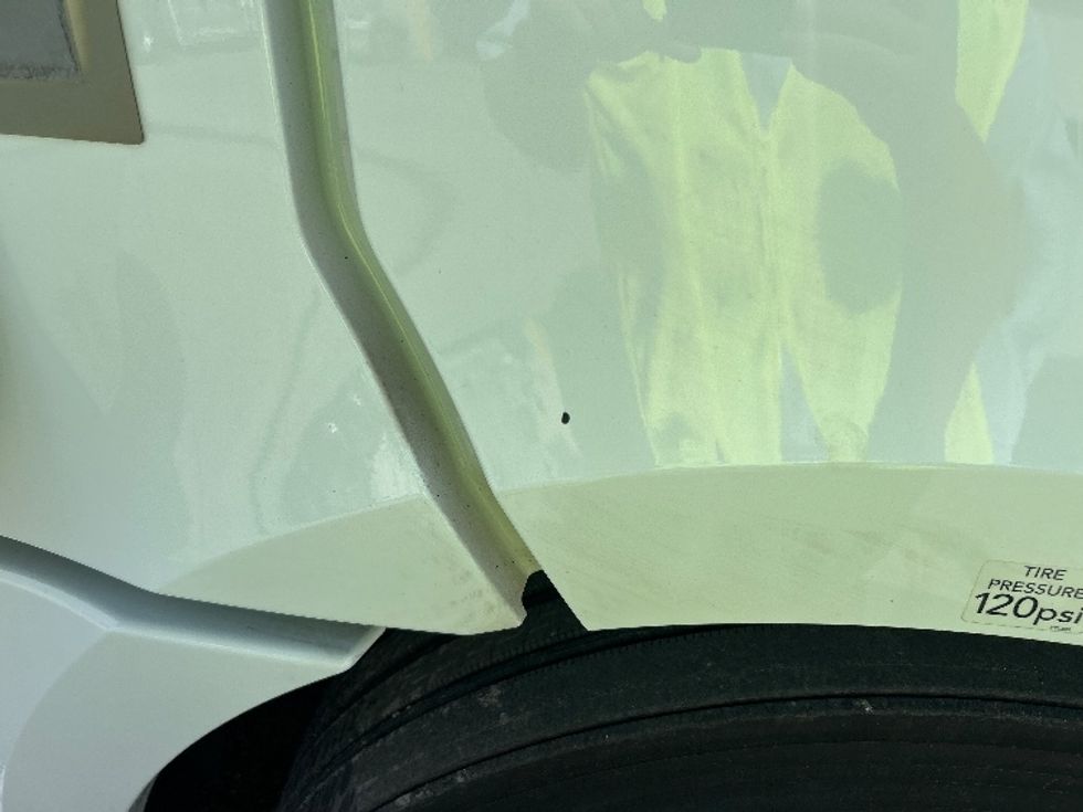 Sleeper Tractor-Heavy Duty Tractors-Freightliner-2021-T12664ST-Greensboro-NC-399,157\n\t\tmiles-$ 75,750 - Image 25