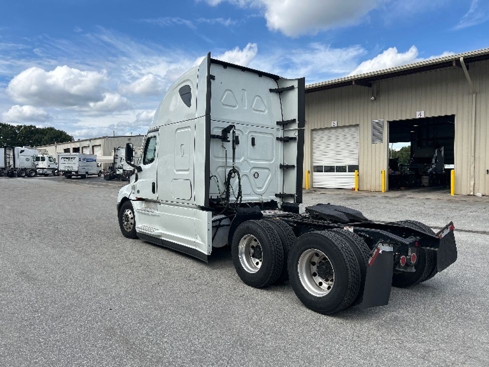 Sleeper Tractor-Heavy Duty Tractors-Freightliner-2021-T12664ST-Greensboro-NC-399,157\n\t\tmiles-$ 75,750 - Image 5