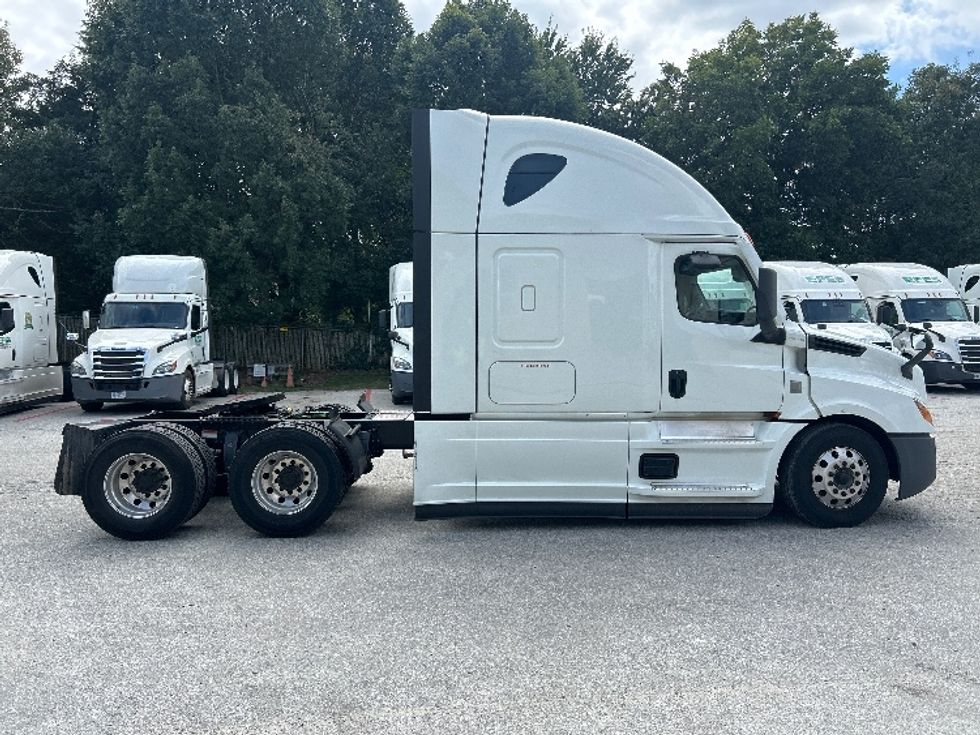 Sleeper Tractor-Heavy Duty Tractors-Freightliner-2021-T12664ST-Greensboro-NC-399,157\n\t\tmiles-$ 75,750 - Image 8