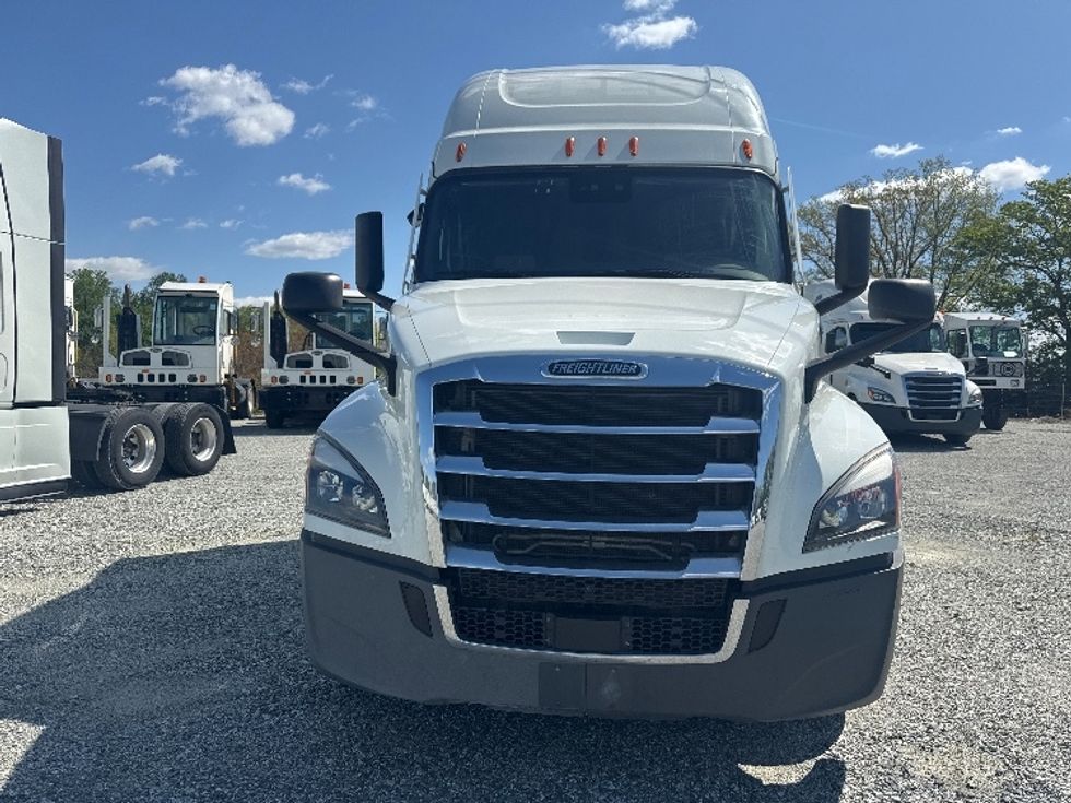 Sleeper Tractor-Heavy Duty Tractors-Freightliner-2021-T12664ST-Greensboro-NC-405,545\n\t\tmiles-$ 80,750 - Image 2