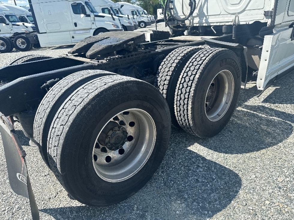 Sleeper Tractor-Heavy Duty Tractors-Freightliner-2021-T12664ST-Greensboro-NC-405,545\n\t\tmiles-$ 80,750 - Image 23