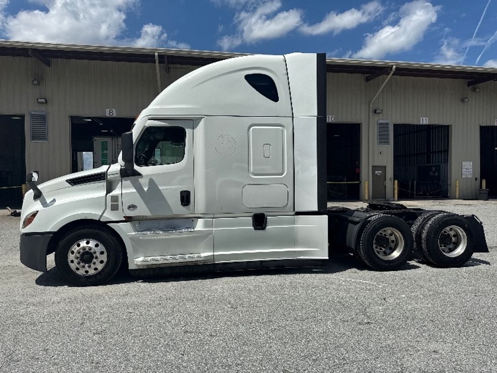 Sleeper Tractor-Heavy Duty Tractors-Freightliner-2021-T12664ST-Greensboro-NC-405,545\n\t\tmiles-$ 80,750 - Image 4