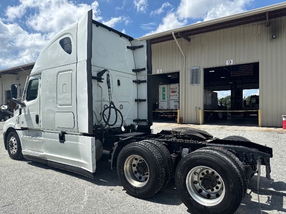 Sleeper Tractor-Heavy Duty Tractors-Freightliner-2021-T12664ST-Greensboro-NC-405,545\n\t\tmiles-$ 80,750 - Image 5