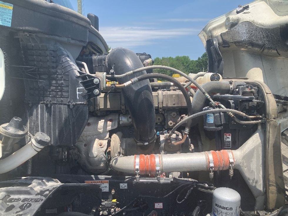 Sleeper Tractor-Heavy Duty Tractors-Freightliner-2021-T12664ST-Greensboro-NC-418,616\n\t\tmiles-$ 74,500 - Image 20