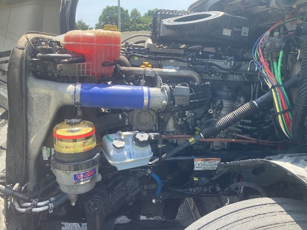 Sleeper Tractor-Heavy Duty Tractors-Freightliner-2021-T12664ST-Greensboro-NC-418,616\n\t\tmiles-$ 74,500 - Image 21