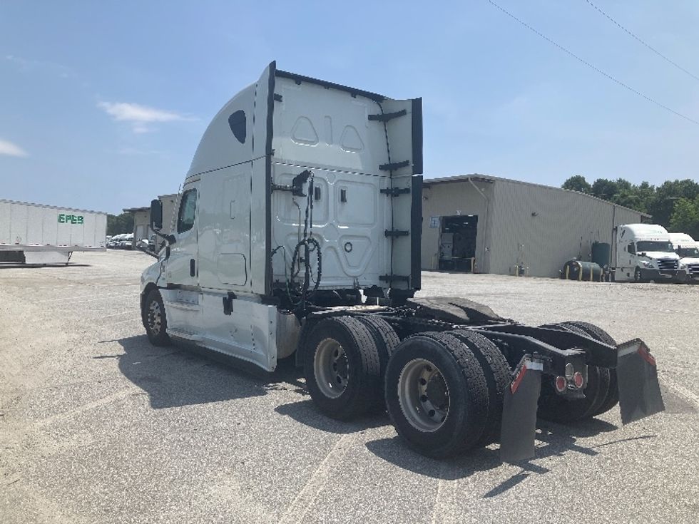 Sleeper Tractor-Heavy Duty Tractors-Freightliner-2021-T12664ST-Greensboro-NC-418,616\n\t\tmiles-$ 74,500 - Image 5
