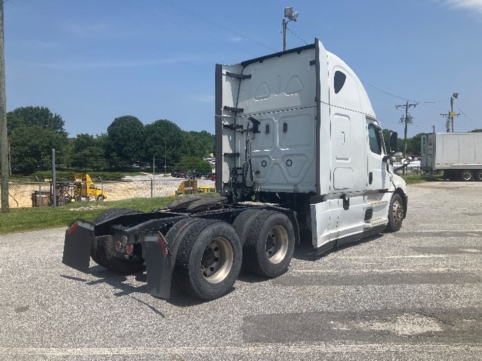 Sleeper Tractor-Heavy Duty Tractors-Freightliner-2021-T12664ST-Greensboro-NC-418,616\n\t\tmiles-$ 74,500 - Image 7