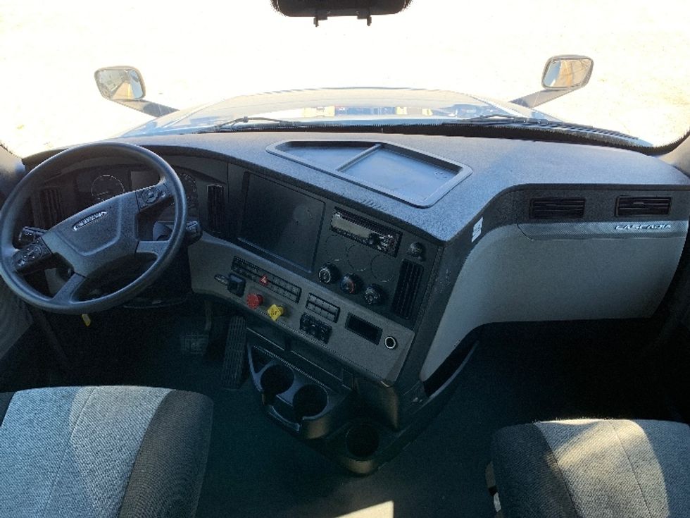 Sleeper Tractor-Heavy Duty Tractors-Freightliner-2021-T12664ST-Greensboro-NC-419,943\n\t\tmiles-$ 69,000 - Image 12