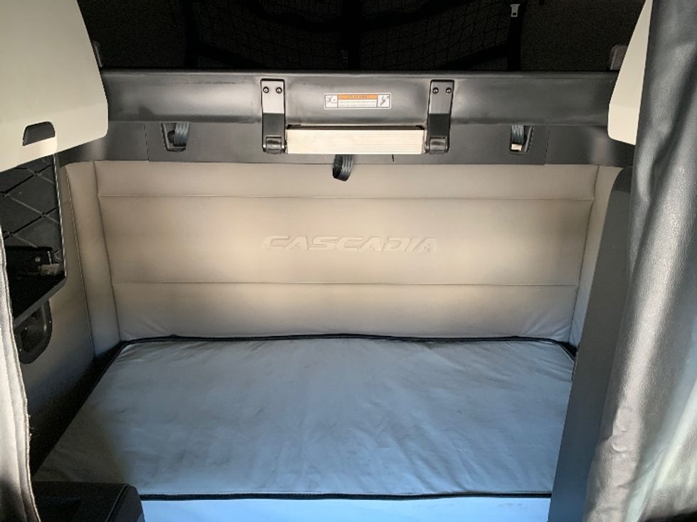 Sleeper Tractor-Heavy Duty Tractors-Freightliner-2021-T12664ST-Greensboro-NC-419,943\n\t\tmiles-$ 69,000 - Image 16