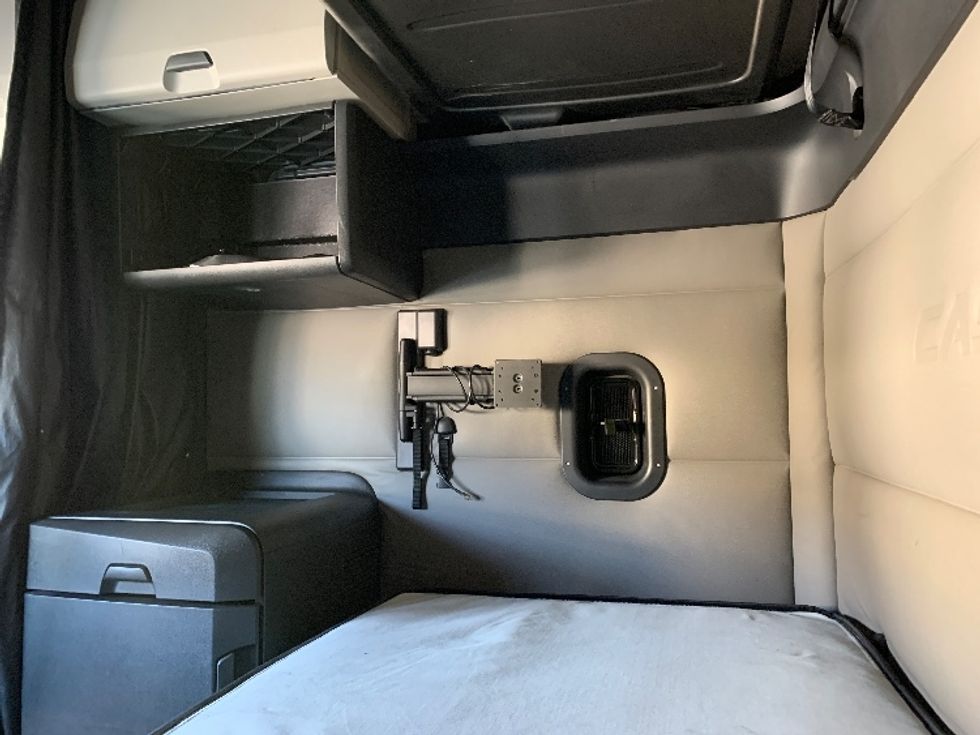 Sleeper Tractor-Heavy Duty Tractors-Freightliner-2021-T12664ST-Greensboro-NC-419,943\n\t\tmiles-$ 69,000 - Image 19