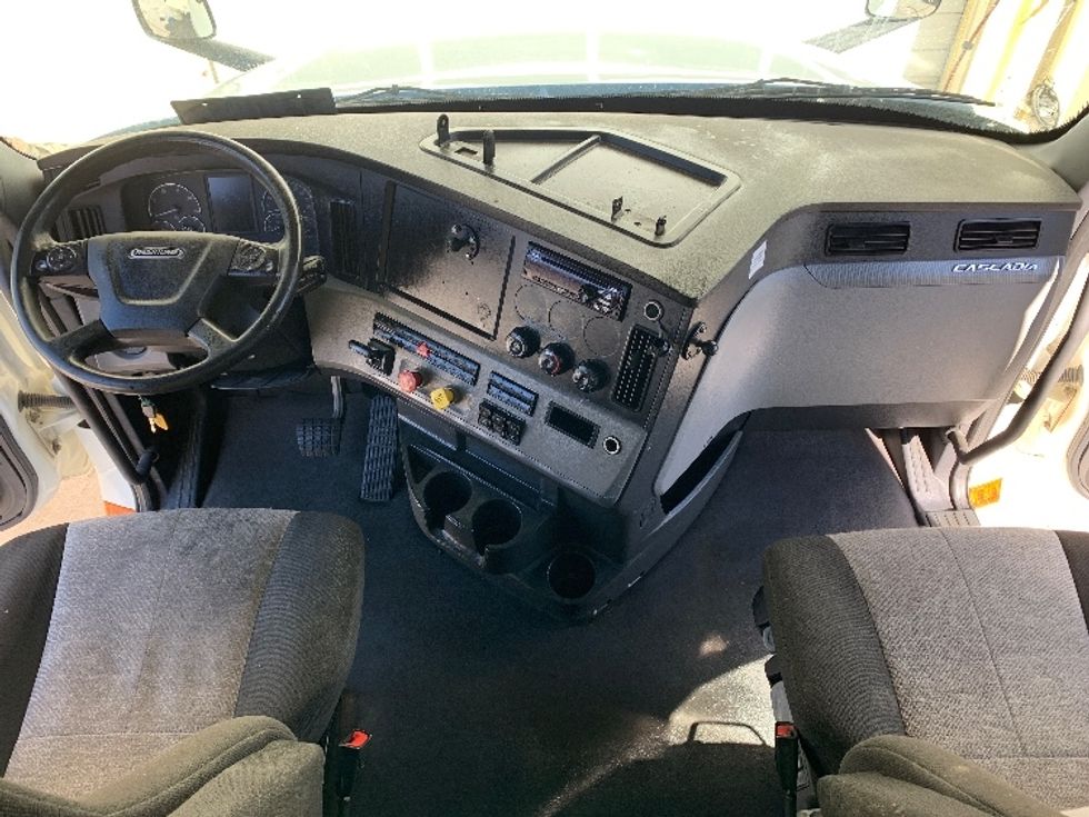 Sleeper Tractor-Heavy Duty Tractors-Freightliner-2021-T12664ST-Greensboro-NC-421,585\n\t\tmiles-$ 76,500 - Image 12