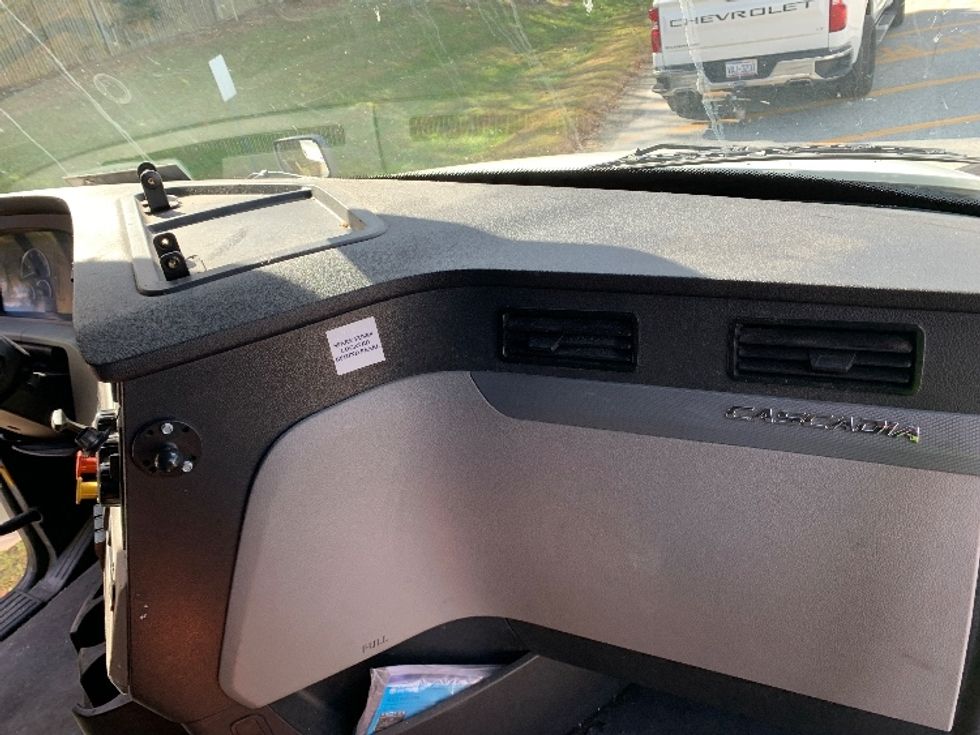 Sleeper Tractor-Heavy Duty Tractors-Freightliner-2021-T12664ST-Greensboro-NC-421,585\n\t\tmiles-$ 76,500 - Image 14