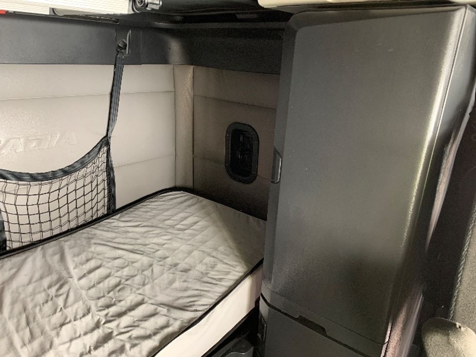 Sleeper Tractor-Heavy Duty Tractors-Freightliner-2021-T12664ST-Greensboro-NC-421,585\n\t\tmiles-$ 76,500 - Image 18