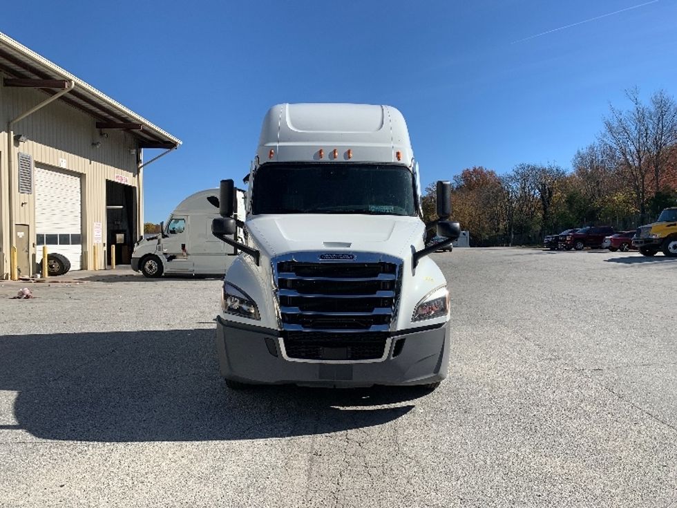 Sleeper Tractor-Heavy Duty Tractors-Freightliner-2021-T12664ST-Greensboro-NC-421,585\n\t\tmiles-$ 76,500 - Image 2