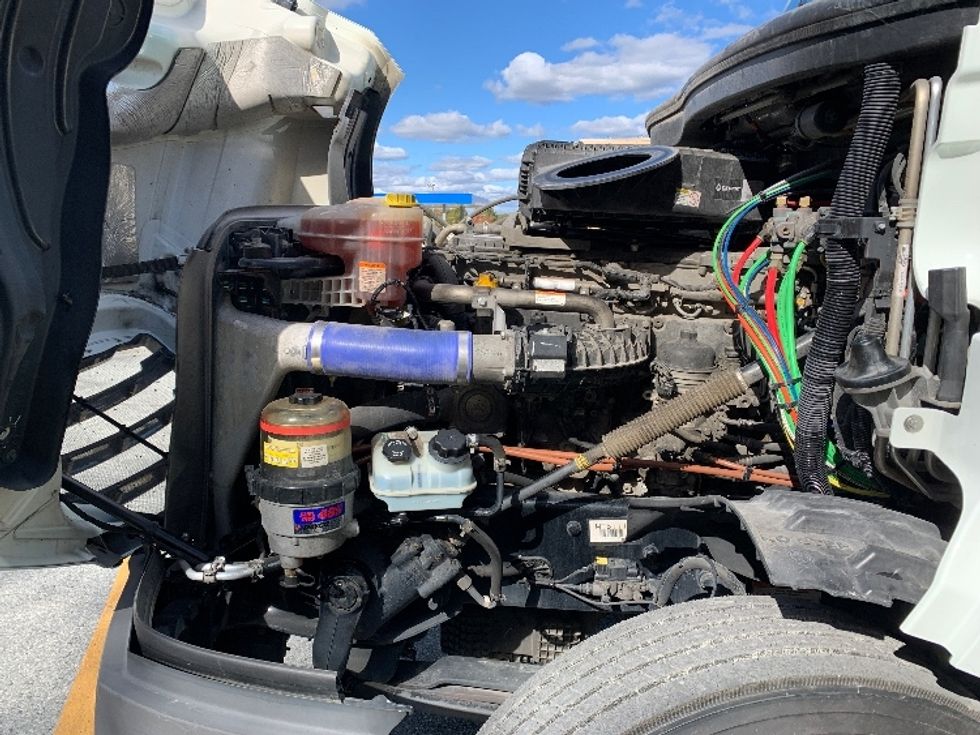 Sleeper Tractor-Heavy Duty Tractors-Freightliner-2021-T12664ST-Greensboro-NC-421,585\n\t\tmiles-$ 76,500 - Image 21