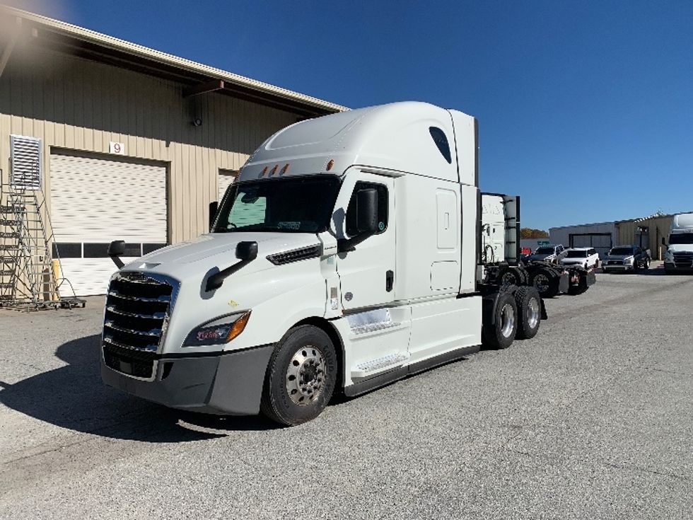 Sleeper Tractor-Heavy Duty Tractors-Freightliner-2021-T12664ST-Greensboro-NC-421,585\n\t\tmiles-$ 76,500 - Image 3