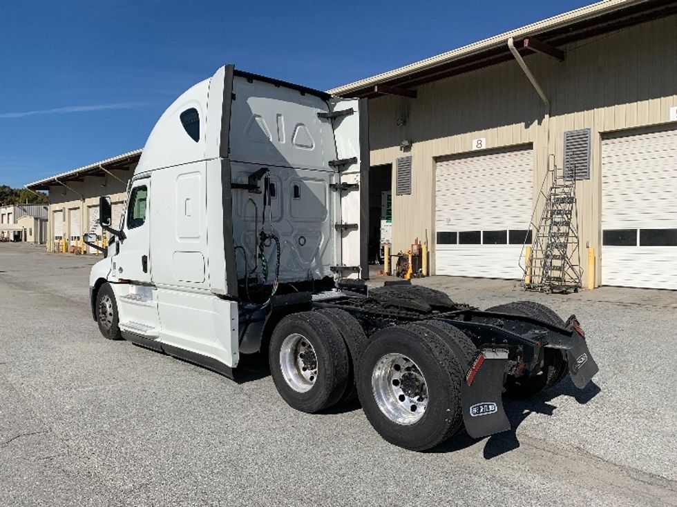 Sleeper Tractor-Heavy Duty Tractors-Freightliner-2021-T12664ST-Greensboro-NC-421,585\n\t\tmiles-$ 76,500 - Image 5