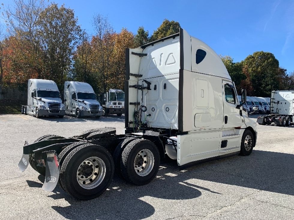 Sleeper Tractor-Heavy Duty Tractors-Freightliner-2021-T12664ST-Greensboro-NC-421,585\n\t\tmiles-$ 76,500 - Image 7