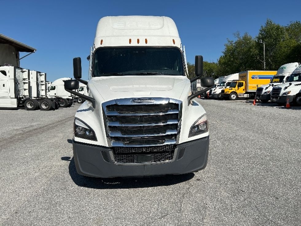 Sleeper Tractor-Heavy Duty Tractors-Freightliner-2021-T12664ST-Greensboro-NC-429,641\n\t\tmiles-$ 78,750 - Image 2