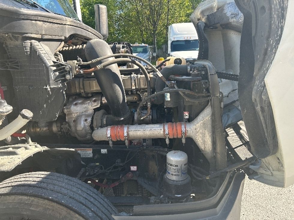 Sleeper Tractor-Heavy Duty Tractors-Freightliner-2021-T12664ST-Greensboro-NC-429,641\n\t\tmiles-$ 78,750 - Image 20