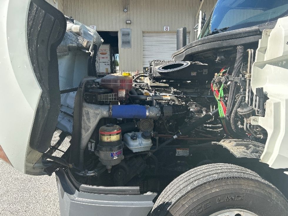 Sleeper Tractor-Heavy Duty Tractors-Freightliner-2021-T12664ST-Greensboro-NC-429,641\n\t\tmiles-$ 78,750 - Image 21